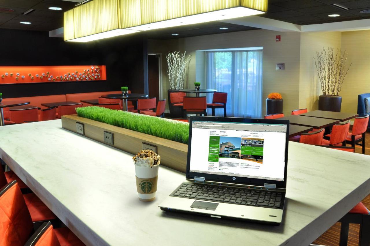Courtyard Wausau Ngoại thất bức ảnh