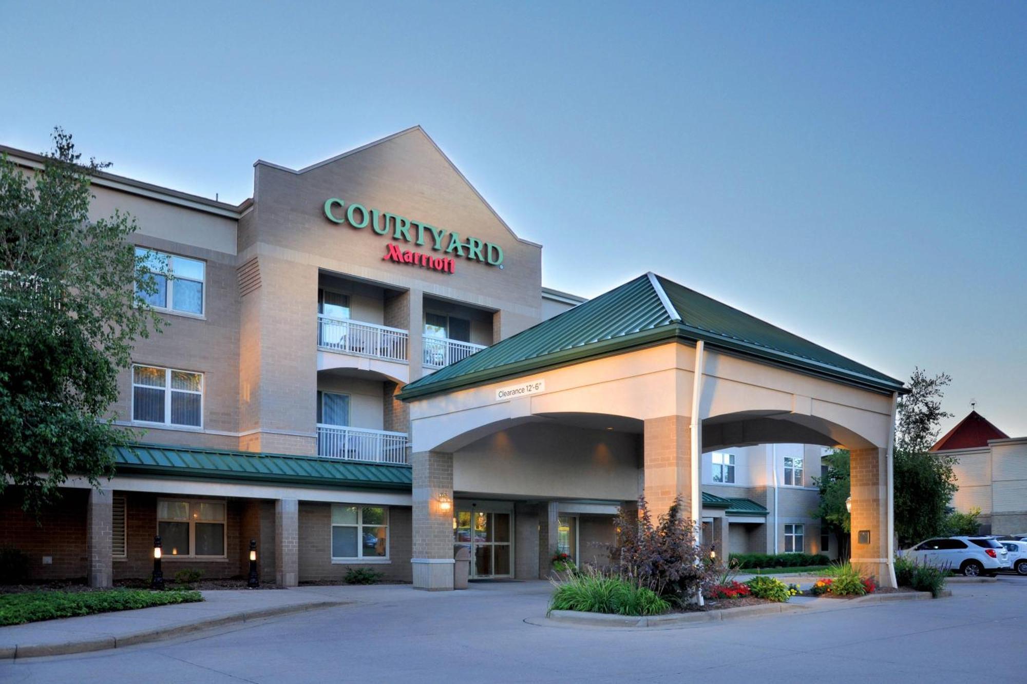 Courtyard Wausau Ngoại thất bức ảnh